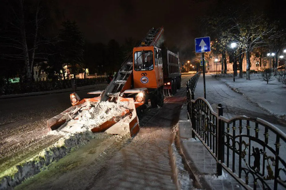Жители Ярославля жалуются на плохо убранные тротуары
