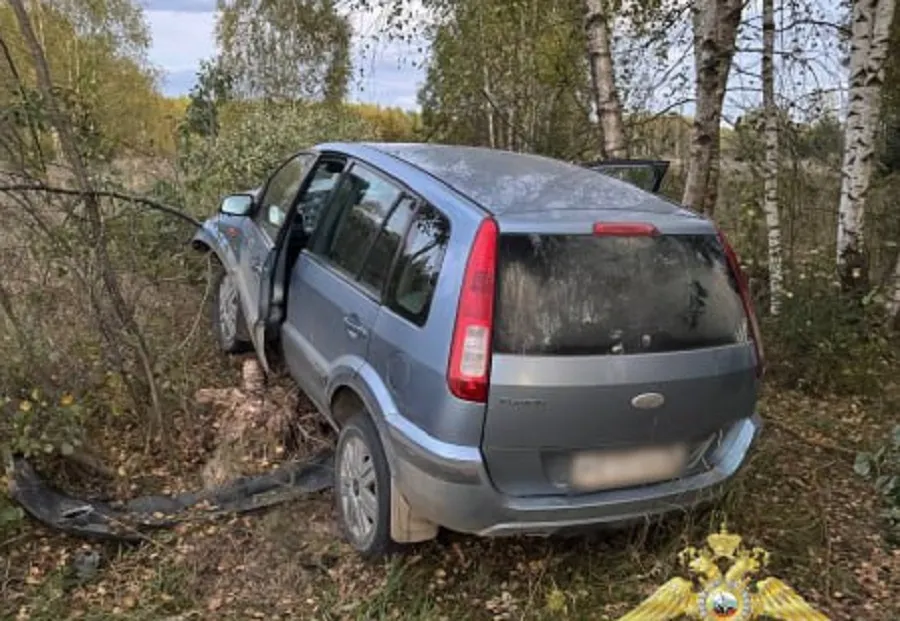 В Ярославской области погиб водитель вылетевшей с трассы легковушки