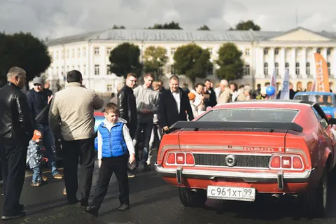 В Ярославле прошло ралли исторических автомобилей