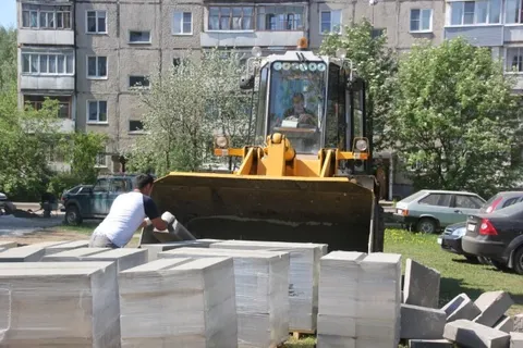 В Ярославле продолжается работа по программе «Благоустройство дворов»
