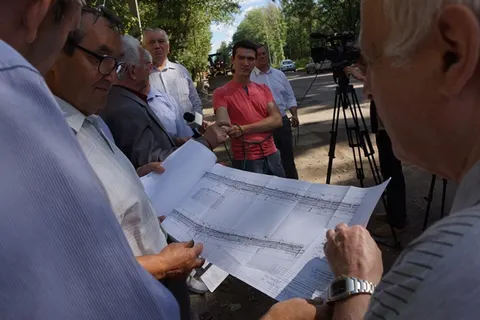 В Ярославле проверили, как идут ремонтные работы на улице Елены Колесовой