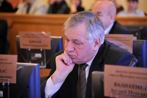Депутаты муниципалитета Ярославля крупным планом. Фоторепортаж