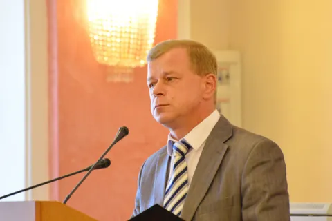 Заместители мэра Ярославля пришли на заседание муниципалитета в красивых костюмах и красивых галстуках. Фото