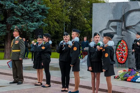 В Ярославле открылась осенняя вахта памяти у Вечного огня