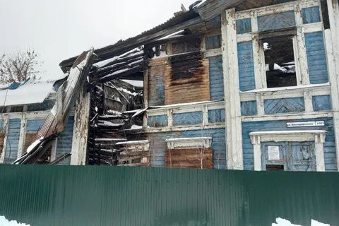 В Ярославле у собственника вновь изымают руины горевшего дома-памятника