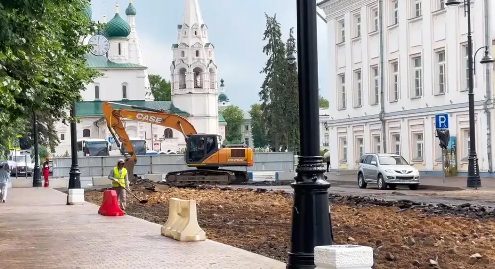 В Ярославле началась укладка брусчатки на Советской