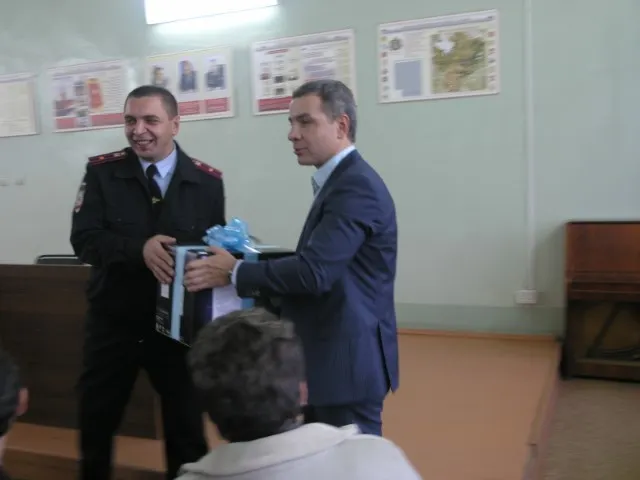 Председатель муниципалитета Ярославля поздравил ярославских участковых
