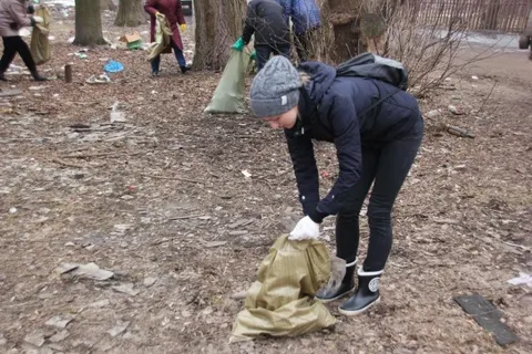 На Среднем поселке в Ярославле прошел большой субботник