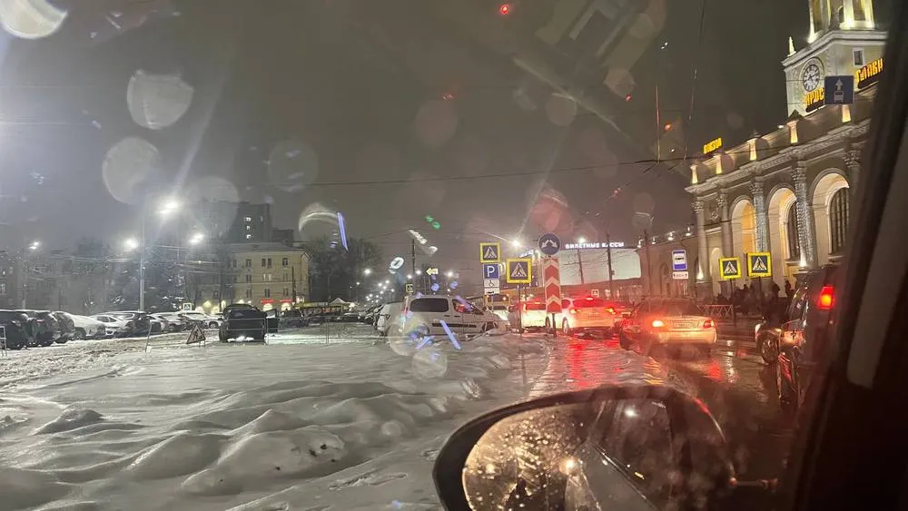 Заезжают через переход: ярославские водители не дождались платной парковки