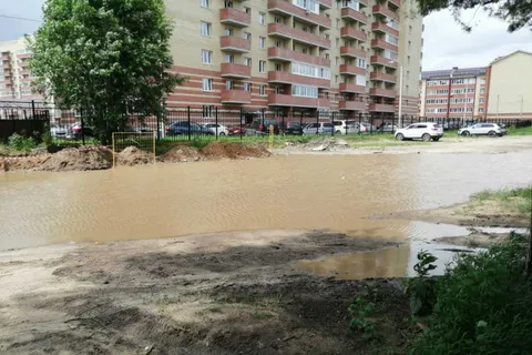 Ярославская дорога превратилась в пруд для уточек