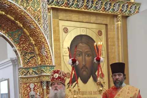 Благодатный огонь из Успенского собора горит во всех храмах Ярославской епархии (с фото)
