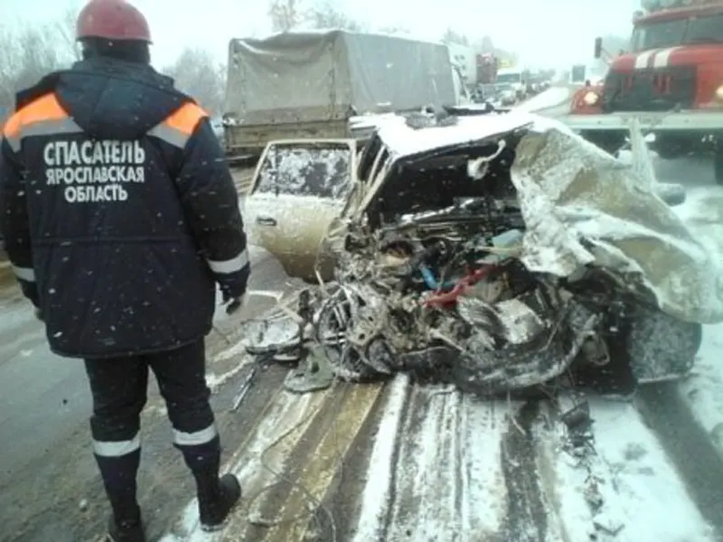В Гаврилов-Ямском районе «Дэу-Нексия» въехала под фуру