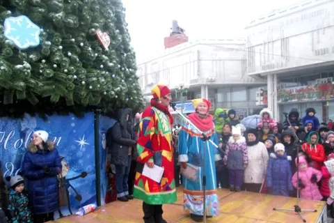 В Ярославле Дед Мороз зажег главную елку города