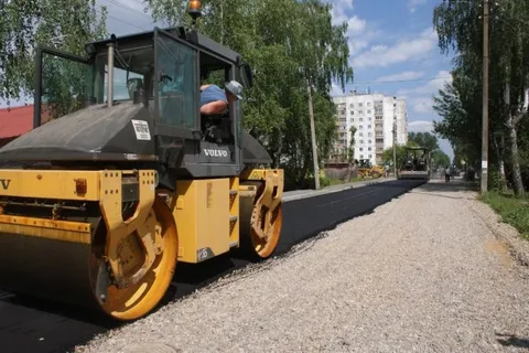 На Спортивной улице в Ярославле начали укладывать асфальт