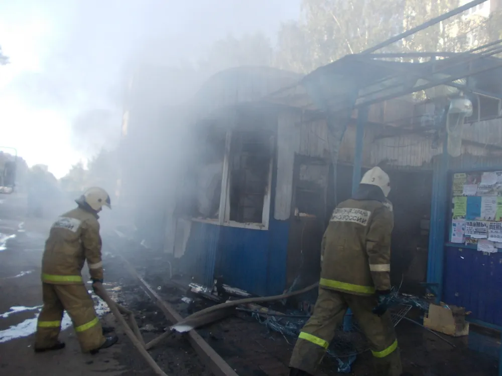 В Ярославле горит продовольственный магазин