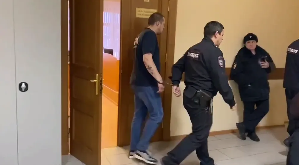В Ярославле арестовали таксиста, обокравшего пьяного мужчину