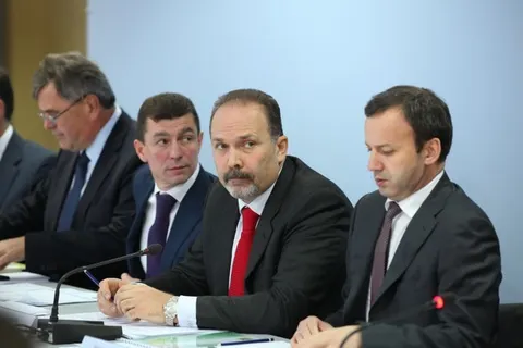 Премьер-министр РФ Дмитрий Медведев посетил ОАО «Тутаевский моторный завод» в Ярославской области