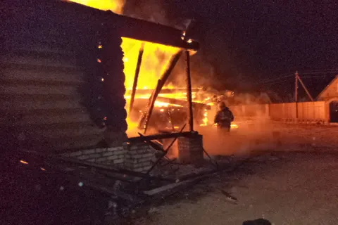 В Ярославской области горел двухэтажный строящийся дом