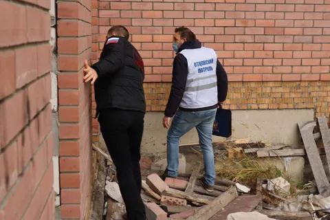 В Ярославле детский омбудсмен требует ограничить доступ к опасному недострою