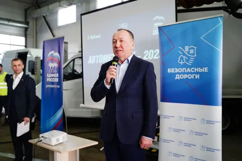 Председатель Ярославской областной Думы приветствовал автомехаников