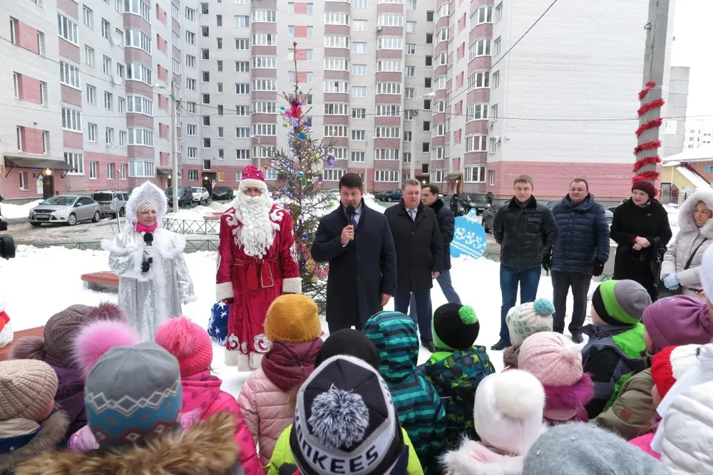 В Ярославле выбрали лучшее новогоднее убранство двора