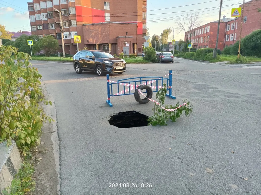 Ярославских водителей предупредили о знатной яме