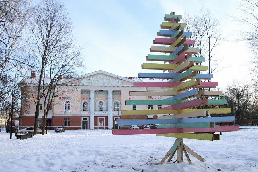 В Рыбинске появилась ёлка из досок