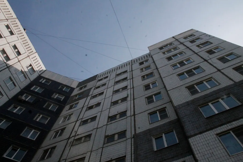 В Ярославле женщина-строитель рухнула с дома во время стройки