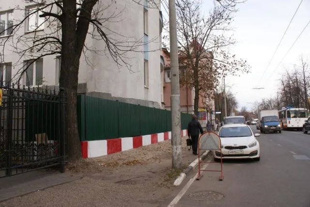В Ярославле на стройплощадках устанавливают ограждения нового типа
