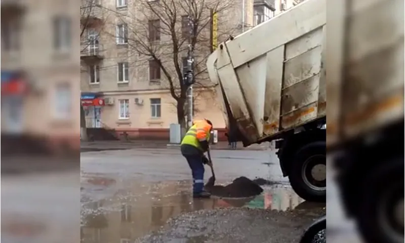 В Ярославле вместо дорог ремонтируют лужи
