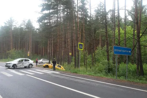 В Ярославле в ДТП пострадали водитель и пассажир такси
