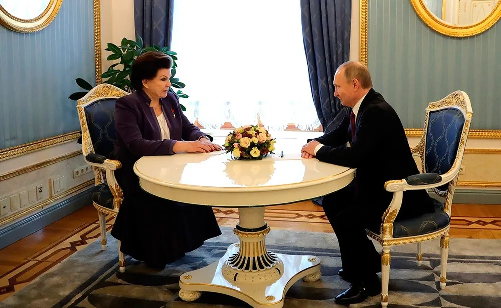 Путин попросил Терешкову поддержать Миронова