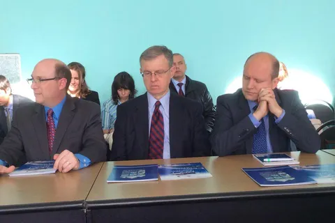 Посол США открыл в Ярославле «Мост через океан»