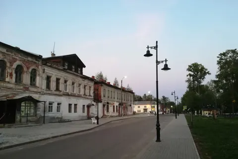 «Светят старые»: в Тутаеве не работают установленные при благоустройстве новые фонари