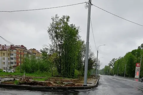 На открытом участке Тутаевского шоссе в Ярославле «забыли» сделать тротуары