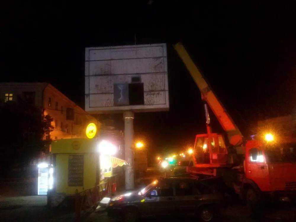 В Ярославле демонтировано еще почти пятьдесят незаконных рекламных конструкций 