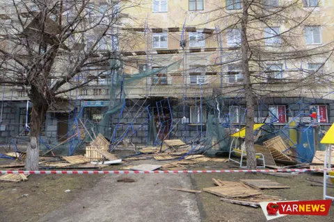 Обрушение строительных лесов в Ярославле: фоторепортаж