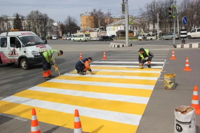 В Ярославле начали работы по нанесению дорожной разметки