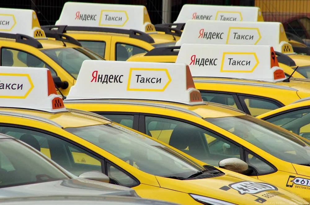В Рыбинске хулиганы изуродовали несколько автомобилей такси