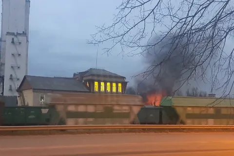 В Рыбинске горит элеватор