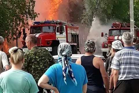 В Ярославской области сгорел дом купца: видео пожара