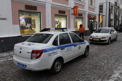 Из пешеходных зон в центре Ярославля эвакуировали автомобили