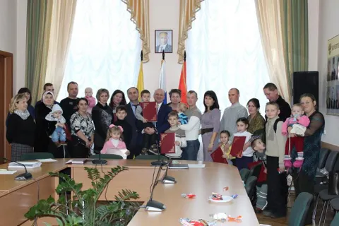 Восемь многодетных семей Ярославской области получили землю к Новому году