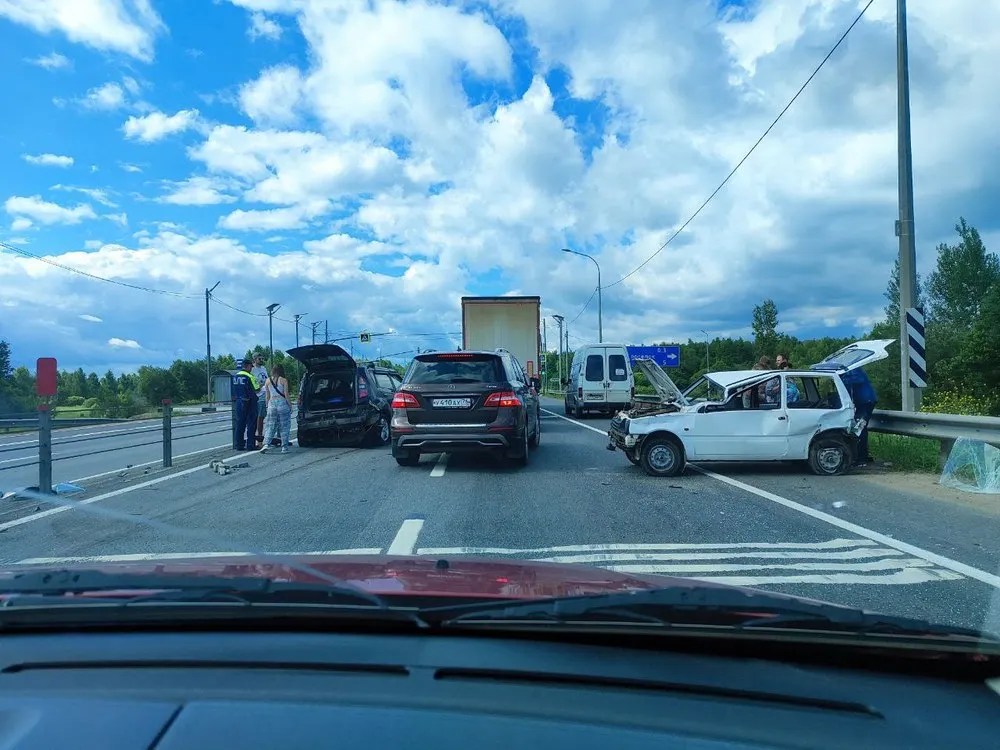 В Ярославской области на трассе М8 из-за ДТП образовалась пробка