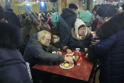 Под Ярославлем в мороз сломался автобус с туристами