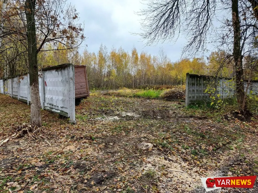 В Ярославле расчищают свободный участок у воинского мемориального кладбища
