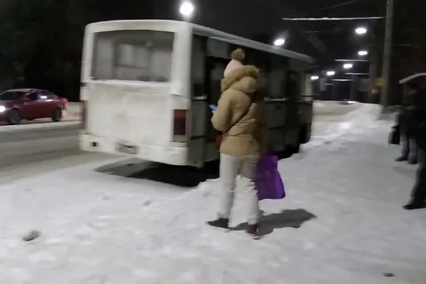 «Третий день стоит»: на дорогах Ярославля все больше брошенных автобусов