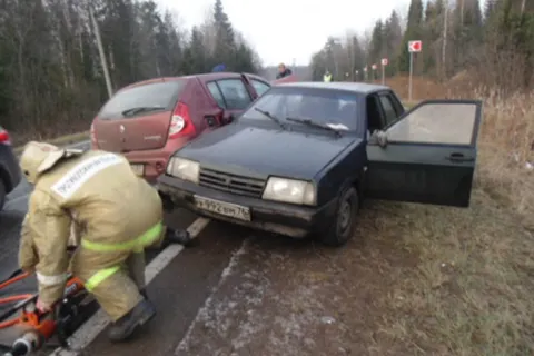 В Ярославской области в ДТП попали сразу четыре машины