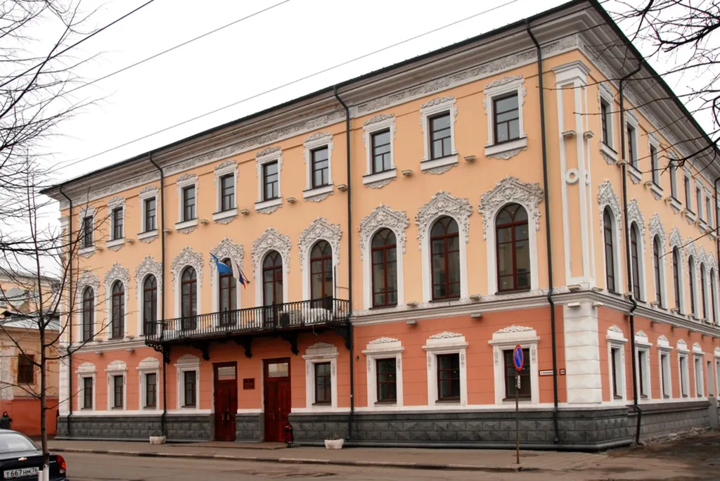 Бывшее здание Кировской администрации Ярославля подешевело на 120 млн
