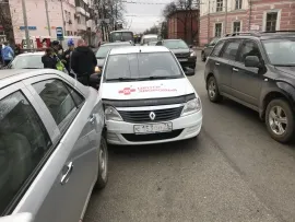 В центре Ярославля три иномарки сошлись в ДТП